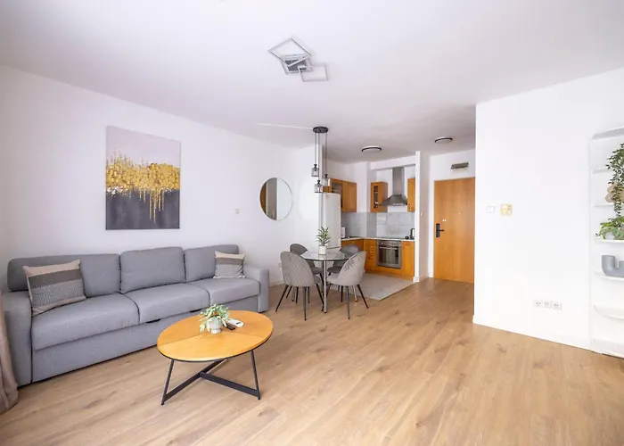 Deluxe K9 Central Suite With Balcony \